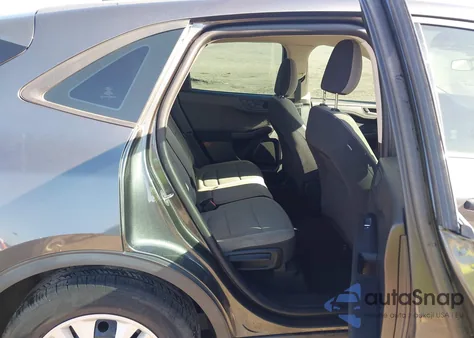 2020 Ford Escape S z USA, uszkodzony, nr VIN 1FMCU0F60LUB57677